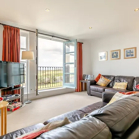 3 Bed In Newquay Headl
